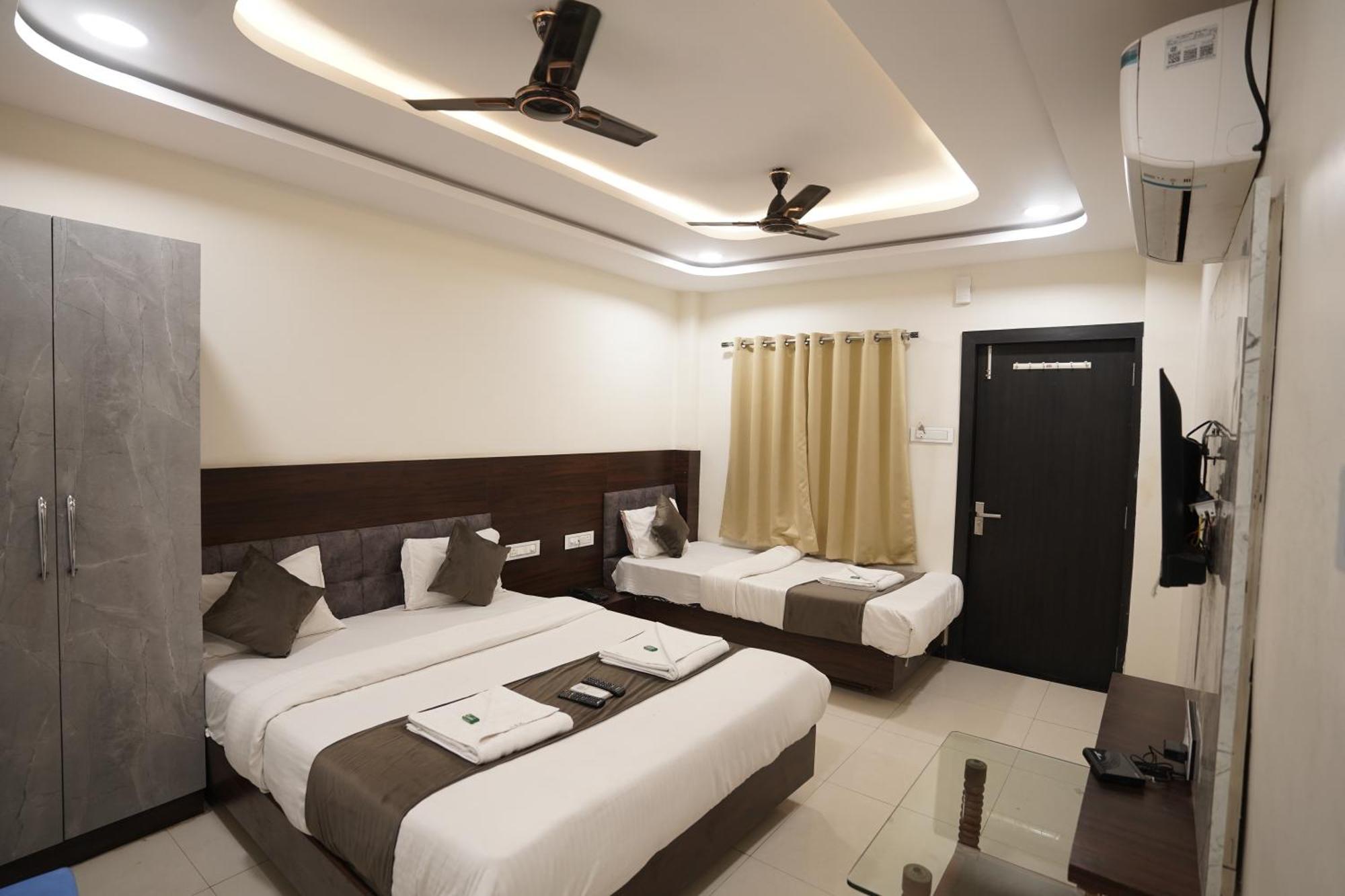 Hotel Dev Kripa Ujjain Exterior foto