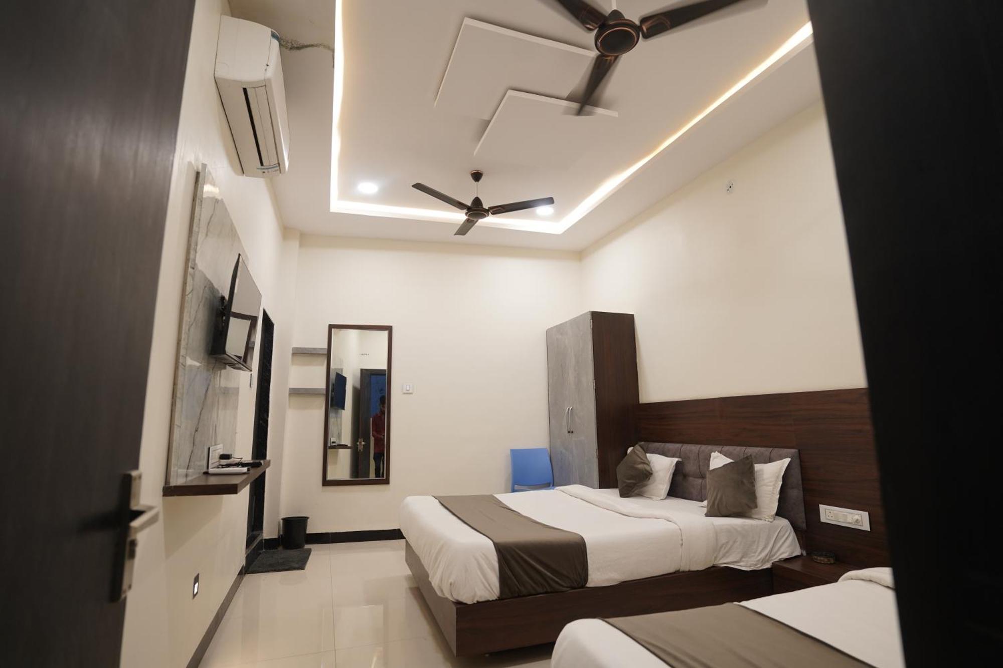 Hotel Dev Kripa Ujjain Exterior foto