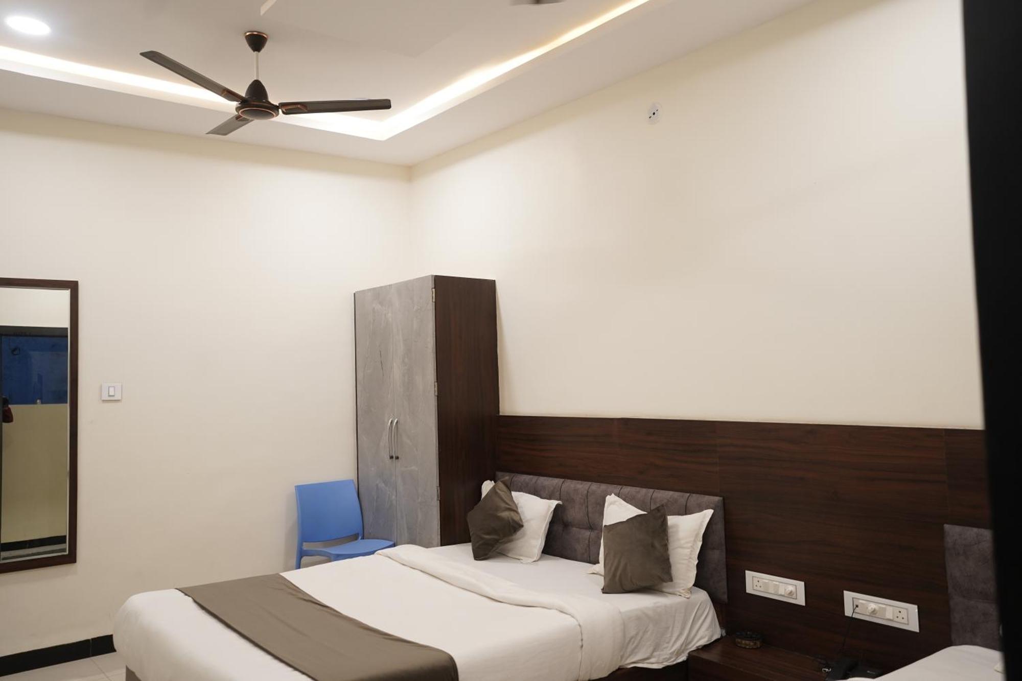 Hotel Dev Kripa Ujjain Exterior foto