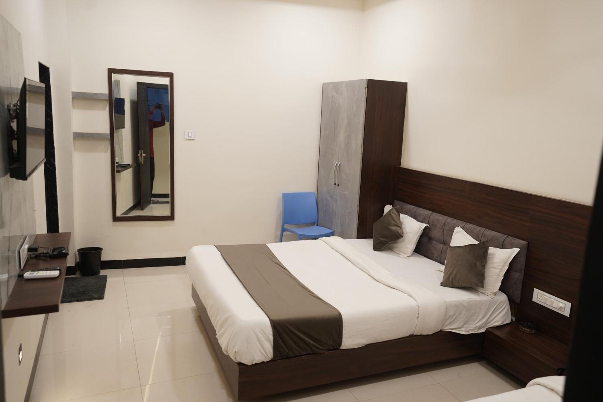 Hotel Dev Kripa Ujjain Exterior foto